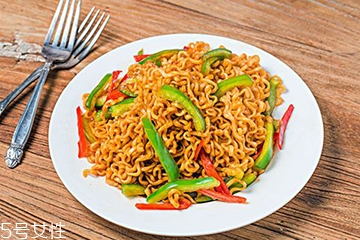 方便面是不是零食？方便面是不是發(fā)物？