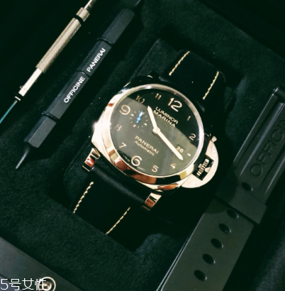 手表上弦是轉(zhuǎn)哪個方向？手表上弦是順時針還是逆時針？