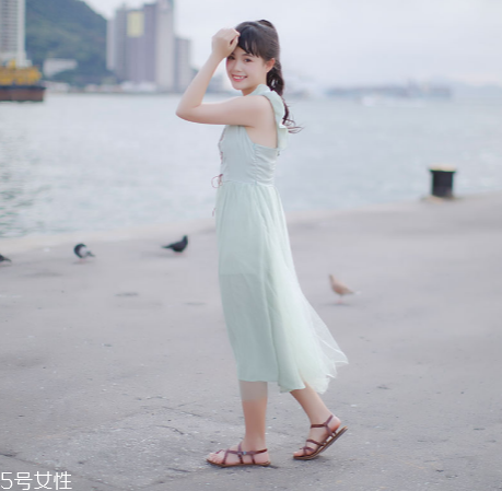 什么顏色連衣裙顯白？連衣裙什么顏色最顯白？
