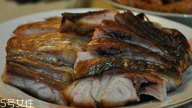 青魚能做魚干嗎？青魚怎么做成魚干？