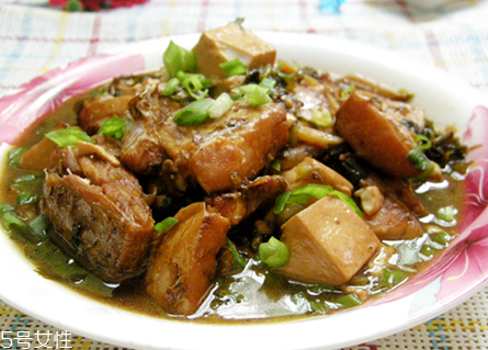 青魚肚子里有蝦能吃嗎？青魚吃蝦嗎？