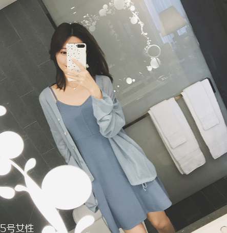 黃皮適合什么顏色裙子？什么顏色裙子適合黃皮女生？