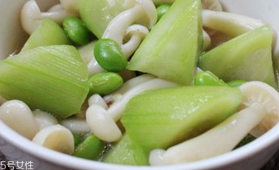 白玉菇長(zhǎng)白毛是怎么回事？白玉菇長(zhǎng)白毛還能吃嗎？