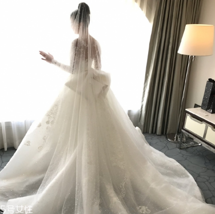 婚紗能干洗嗎？婚紗干洗會(huì)有損害嗎？