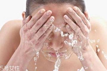 敏感肌能用洗面奶嗎？適合敏感肌用的洗面奶