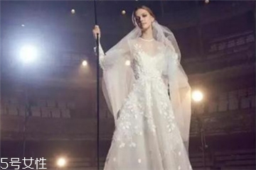 婚紗什么顏色好？婚紗買哪種顏色好？