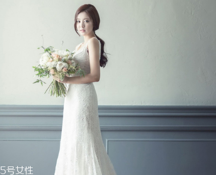婚紗上的膠如何清洗？婚紗上有膠怎么洗？