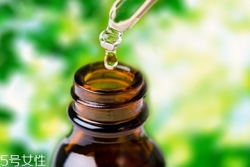 油皮能用精油嗎？精油適合油皮用嗎？