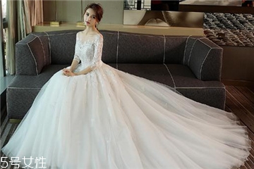 婚紗里面穿絲襪嗎？穿婚紗要穿絲襪嗎？