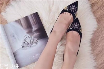 婚鞋可以穿黑色嗎？婚鞋穿黑色好嗎？