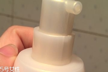 乳液會堵塞毛孔嗎？乳液會讓毛孔堵塞嗎？