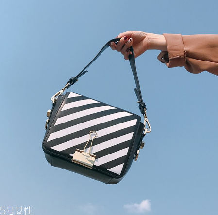 微胖女生背什么包包？微胖女生適合什么包包？