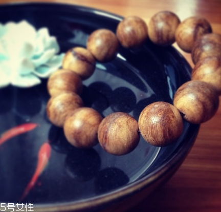 沉香手串可以用水洗嗎？沉香手串能沾水嗎？