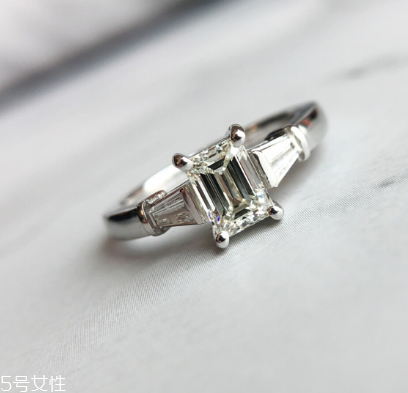 鉆戒為什么白天不閃？鉆戒白天不閃是什么原因？