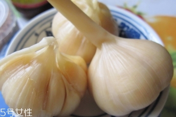 糖醋蒜的腌制方法 糖醋蒜怎么做？