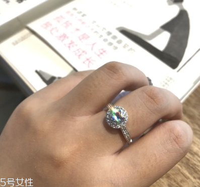 鉆戒是鉑金好還是18k金好？鉆戒買鉑金還是18k金？