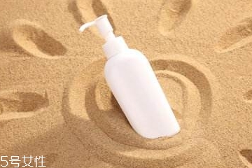 防曬霜里有熒光劑嗎？防曬霜含有熒光劑成分嗎？