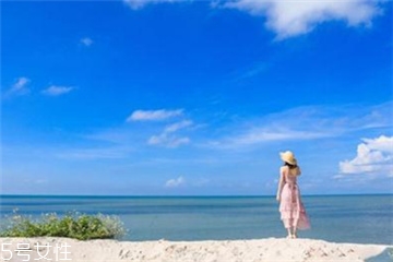 女生去海邊穿什么衣服？海邊度假怎么穿搭顯瘦？
