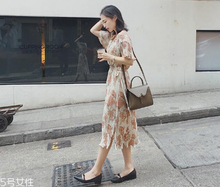 女生去海邊穿什么衣服？海邊度假怎么穿搭顯瘦？