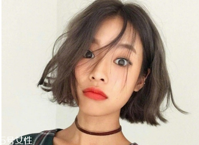 經(jīng)常化妝對(duì)皮膚有什么影響 經(jīng)?；瘖y的危害
