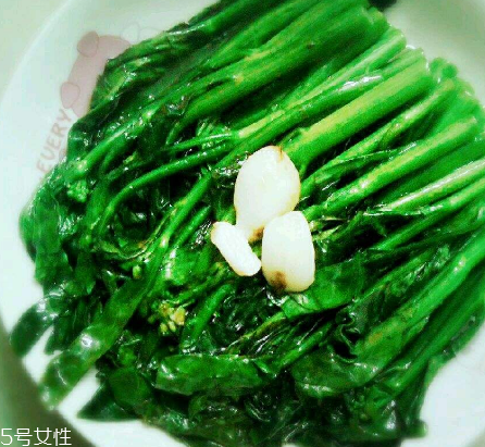 芥蘭炒飯怎么做？雞蛋怎么做成蛋炒飯？
