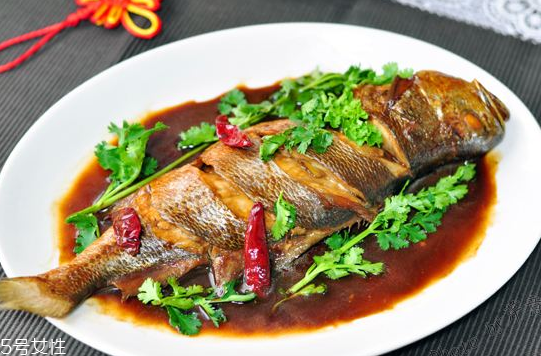 黃花魚為什么都是死的？死黃花魚可以吃嗎？
