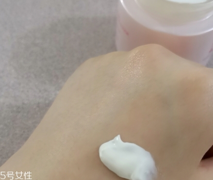 羽西白芍素顏霜怎么用？羽西白芍素顏霜要卸妝嗎
