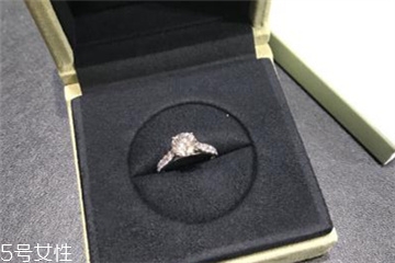 鉆戒和婚戒怎么一起戴？鉆戒和婚戒怎么同時(shí)戴？