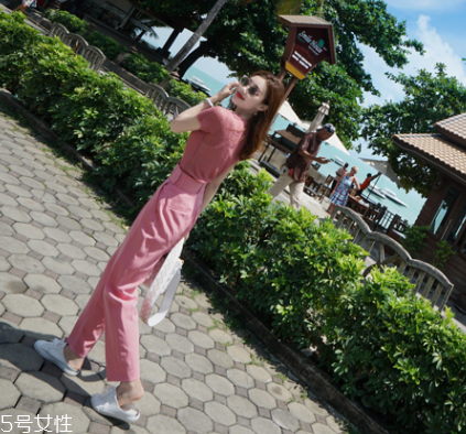 女裝粉色怎么搭配？粉色女裝搭配圖片