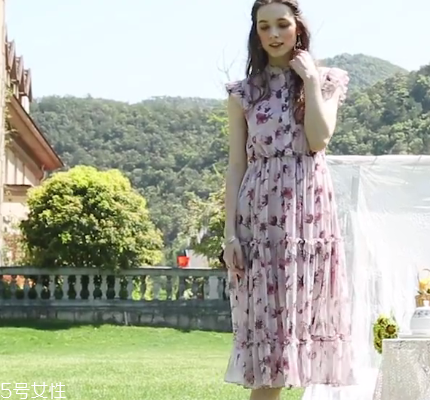 女裝粉色怎么搭配？粉色女裝搭配圖片