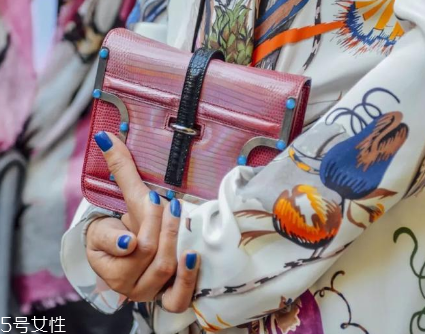 女裝粉色怎么搭配？粉色女裝搭配圖片