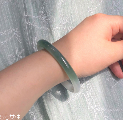 手鐲可以讓別人摸嗎？手鐲被別人摸了有影響嗎？