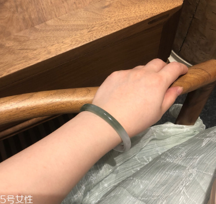 手鐲可以讓別人摸嗎？手鐲被別人摸了有影響嗎？