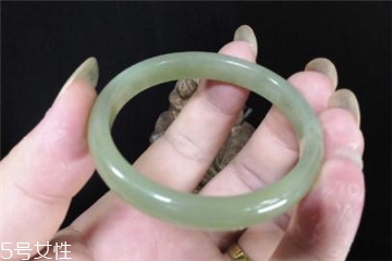 手鐲有裂紋還值錢嗎？手鐲有裂紋影響價格嗎？