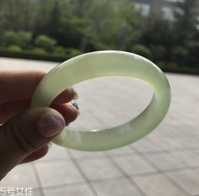 手鐲對身體有好處嗎？手鐲有哪些好處？