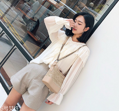 女生夏天背什么包？女生夏季包包搭配圖片