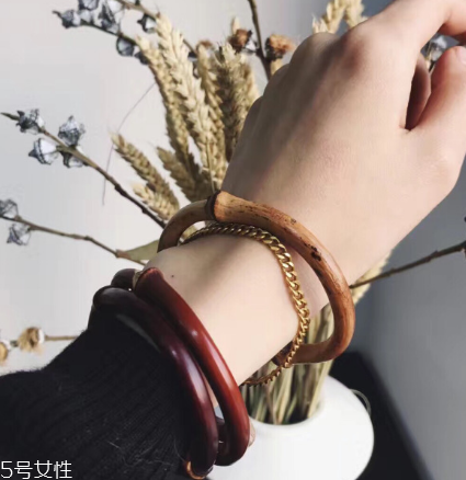 雞血藤手鐲有什么功效？雞血藤手鐲佩戴的好處