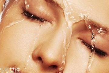 化妝水是什么？化妝水是什么時候用的？