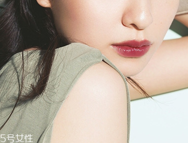 口紅弄到墻上怎么去掉？墻上口紅印怎么去掉？