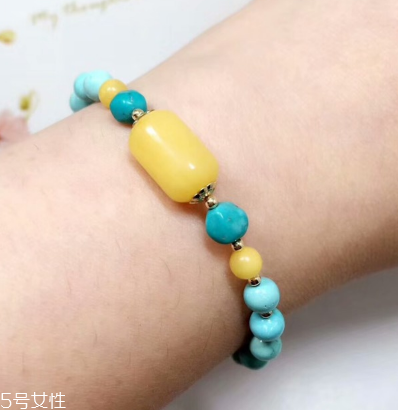 綠松石可以戴著洗澡嗎？綠松石手串洗澡要摘嗎？
