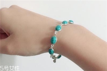 綠松石發(fā)黃怎么回事？綠松石手串發(fā)黃了怎么處理？