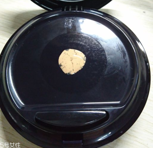 雅詩蘭黛紅石榴氣墊cc代言人是誰？雅詩蘭黛氣墊哪款好用？