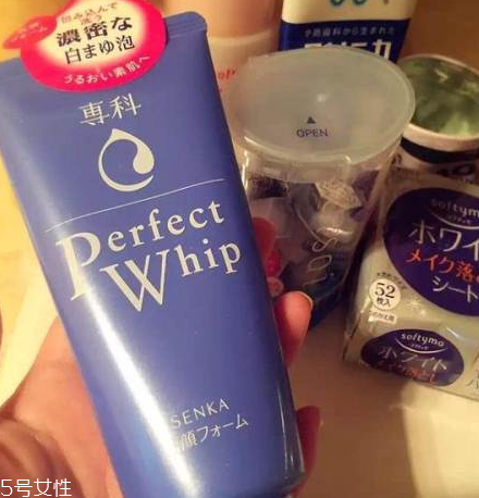 皂基洗面奶可以卸妝嗎？皂基洗面奶有卸妝功效嗎？