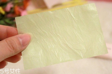 吸油紙會(huì)吸走防曬霜嗎？吸油紙會(huì)將水分帶走嗎？