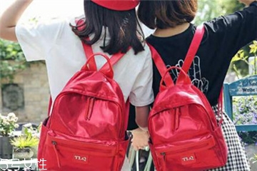 20歲女生背什么包？20多歲女生適合什么包包？