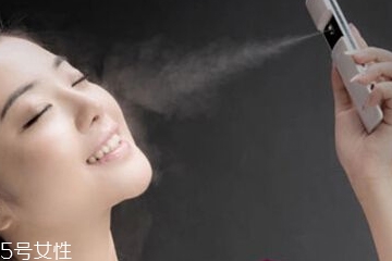補(bǔ)水噴霧怎么定妝不花妝？補(bǔ)水噴霧的隱藏功能介紹