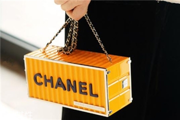 chanel集裝箱多少錢？香奈兒集裝箱包包正品價(jià)格