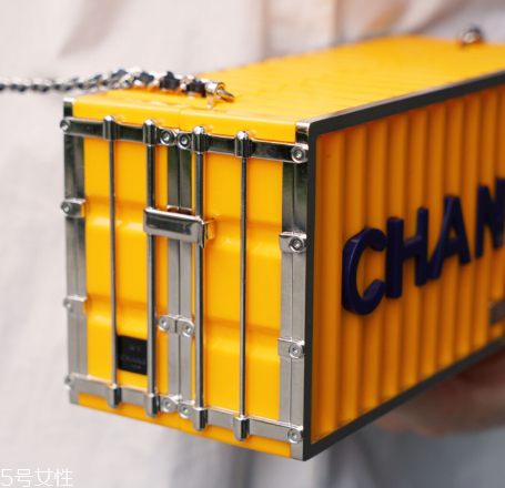 chanel集裝箱多少錢(qián)？香奈兒集裝箱包包正品價(jià)格