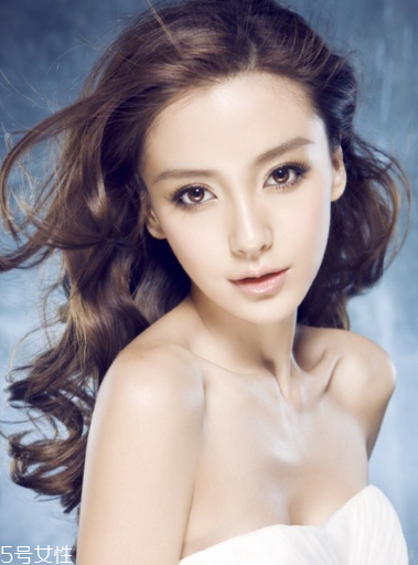 燙發(fā)不染色好看嗎？只燙不染也能美美的