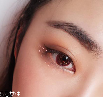 下眼影怎么畫顯眼睛大？眼睛變大2倍的下眼影畫法
